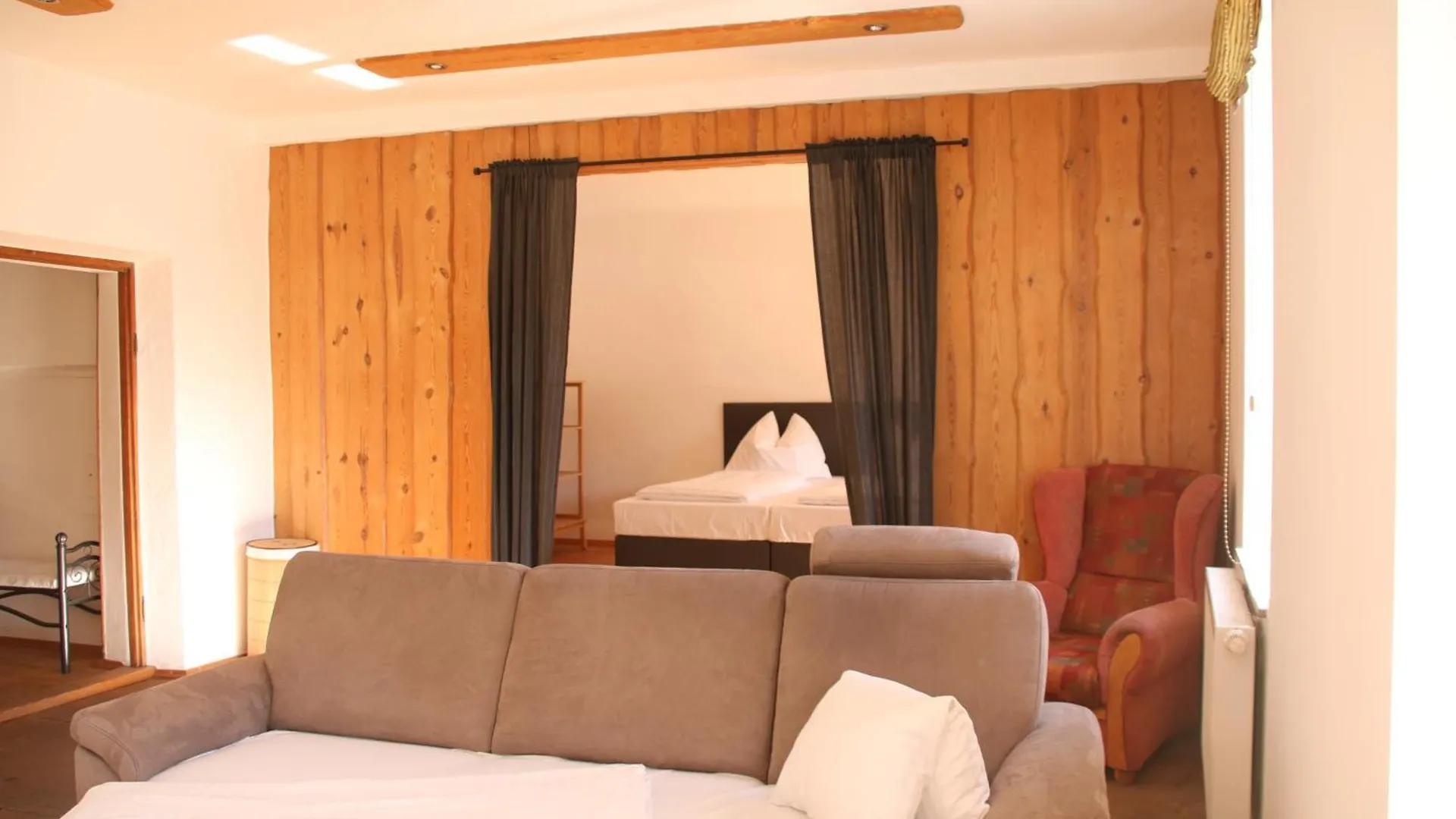 Hotel Goldene Krone Innsbruck 3*,  Austria