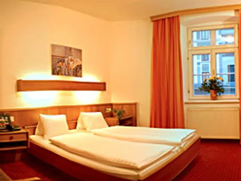 Hotel Goldene Krone אינסברוק 3*,  אוסטריה
